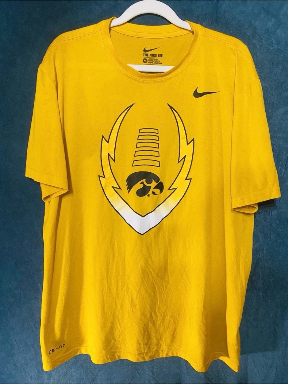 Nike Men’s Gold Graphic Short-Sleeve Tee with Black Logo